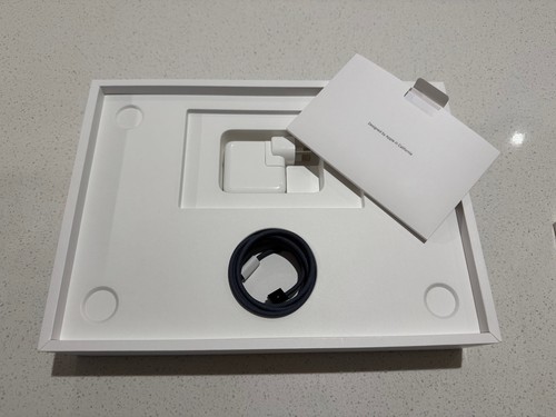 Apple MacBook Air 13" M2 8-Core CPU, 8-Core GPU, 16GB RAM, 512GB SSD - Midnight - Picture 5 of 7