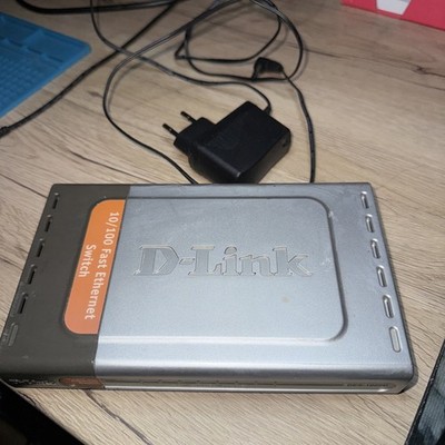 D-Link DES-1008D 8-Port Fast Ethernet Unmanaged Desktop Switch 10/100 Mbps