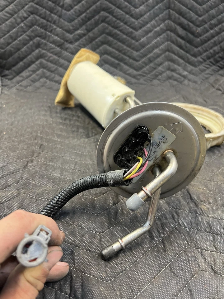 Motorcraft F6TU-9A407-BB Fuel Pump (Genuine) - Image 4 of 4