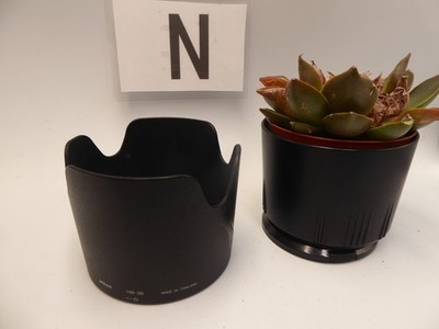 Gebrauchte Nikon HB-36 Gegenlichtblende hat Risse unten. aber noch brauchbar