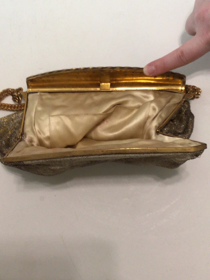 19 世纪末女式黄铜/串珠钱包 — 第 3/4 张图片