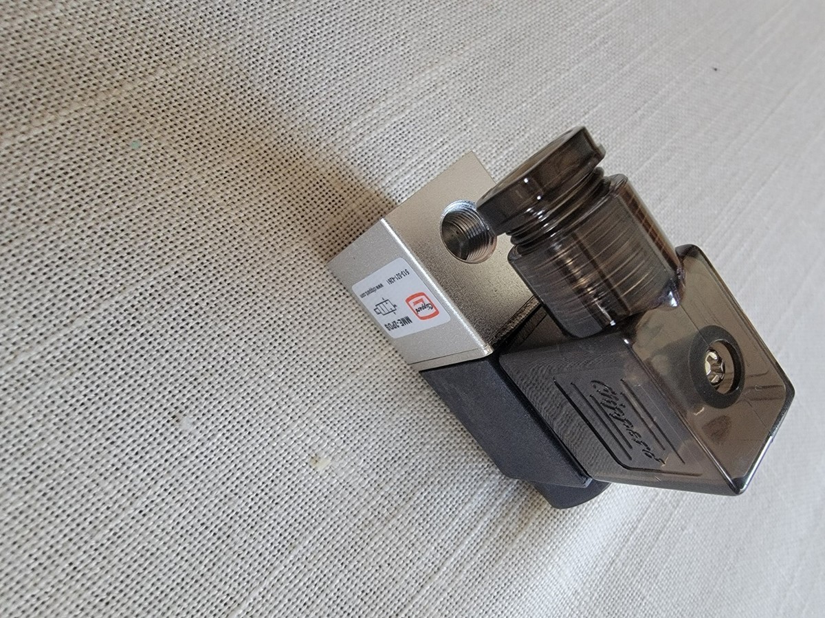 Electrovanne Solenoid 2 Voies Clippard MME-2PDS Maximatic - 24VDC, Pression 0-115 PSI, Filetage 1/8 NPT, Occasion