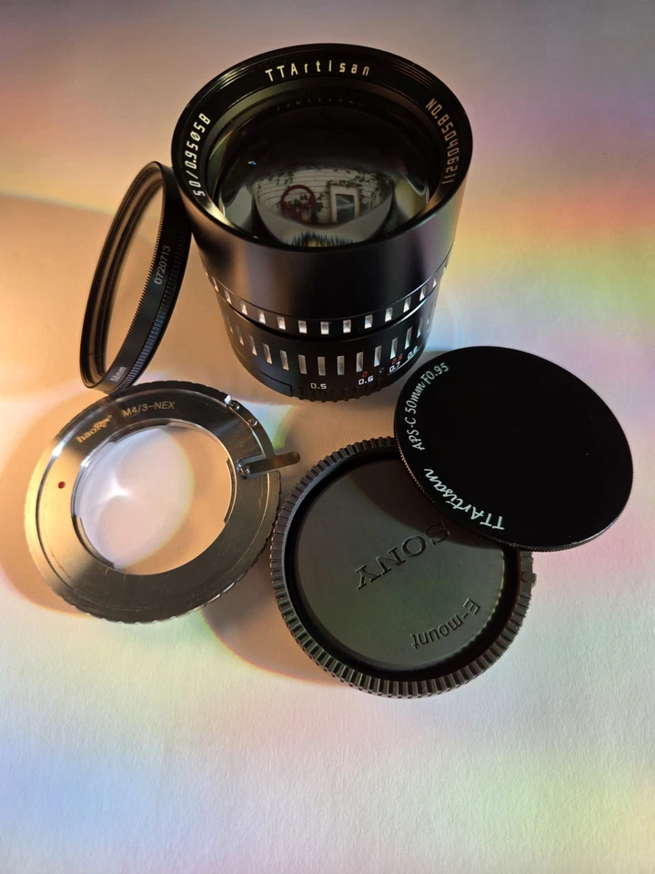 Lente de enfoque manual Tartisans 50 mm F0,95 APS-C para Sony E a5000 a6000 a6500 a6700 Foto 2 de 4