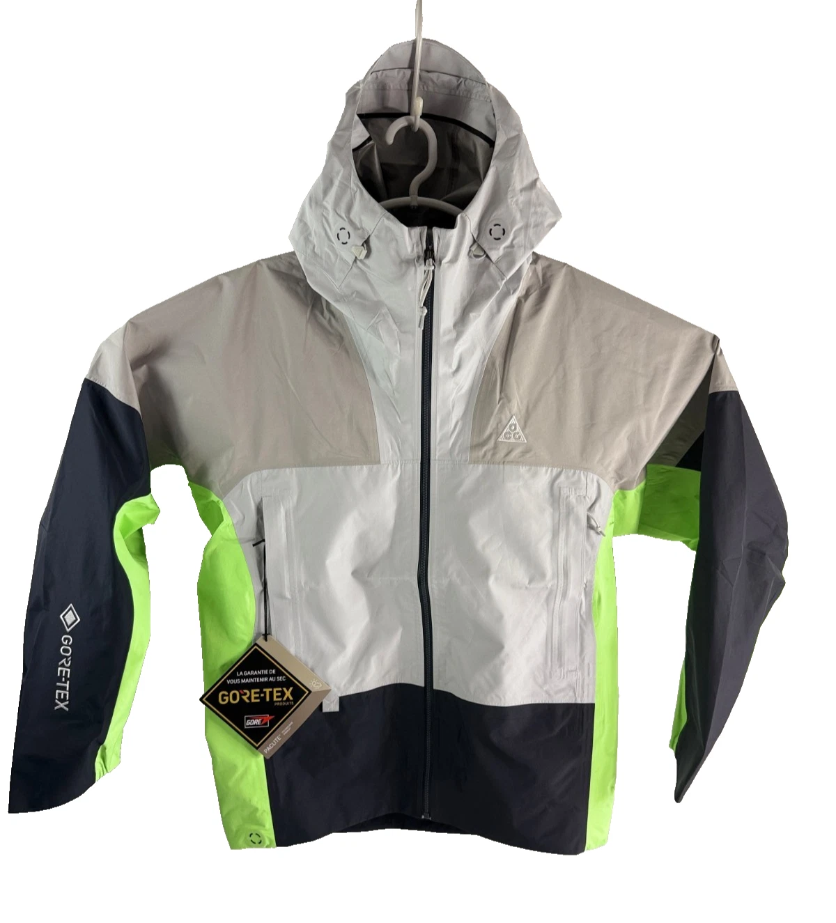 Nike ACG Storm-FIT ADV GORE-TEX Chain Of Craters Jacket Men`s Size S DB3559-025
Opens in a new windo