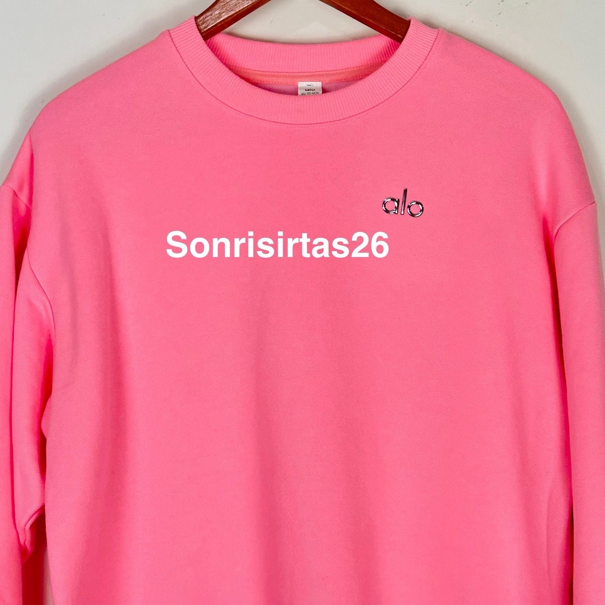 Alo Yoga Accolade Crew Neck Pullover Sweatshirt -Neon Bubblegum