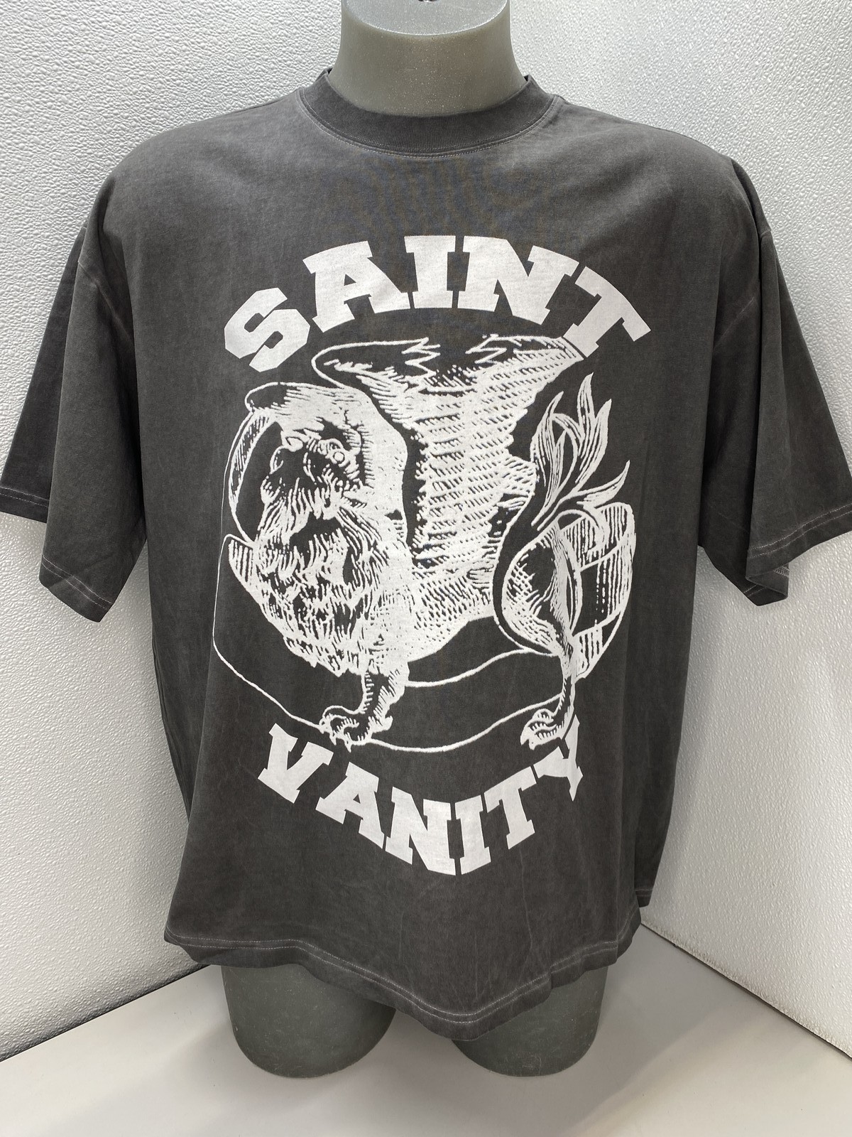 Saint Vanity Mens T-Shirt Grey/White Size L Griffin Logo Vintage Short Sleeve