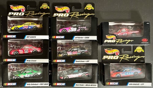 Hot Wheels 1:64 Pro Racing Set di 25 auto di serie + camion esclusivo Hills nuovo con scatola - Foto 3 di 3