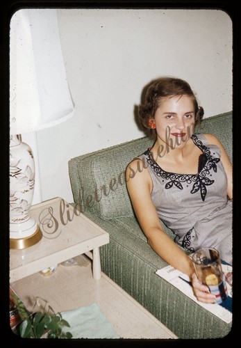Pretty Woman Dress Fashion Couch 35mm Slide 1950s Red Border Kodachrome - 第 1/2 張圖片