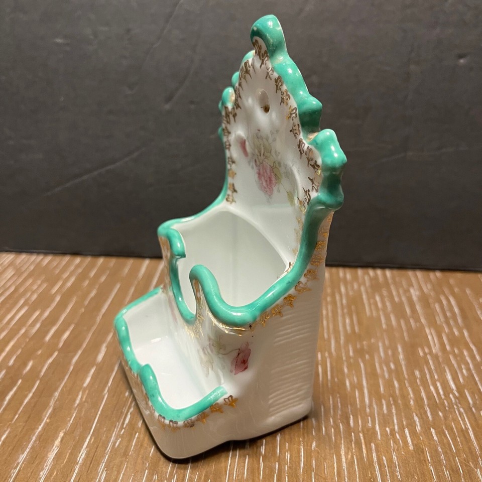 BEAUTIFUL VTG VICTORIA CARLSBAD MATCH HOLDER W/ STRIKER ON SIDES FLORAL