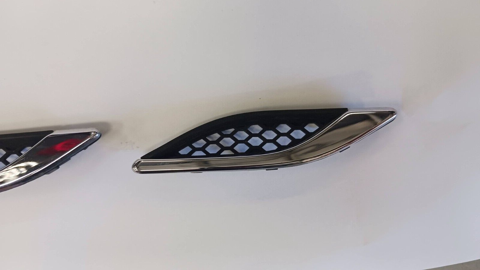 Set of 3 2014-2017 Maserati Ghibli OEM RH Fender Air Vent Trim # 670028905