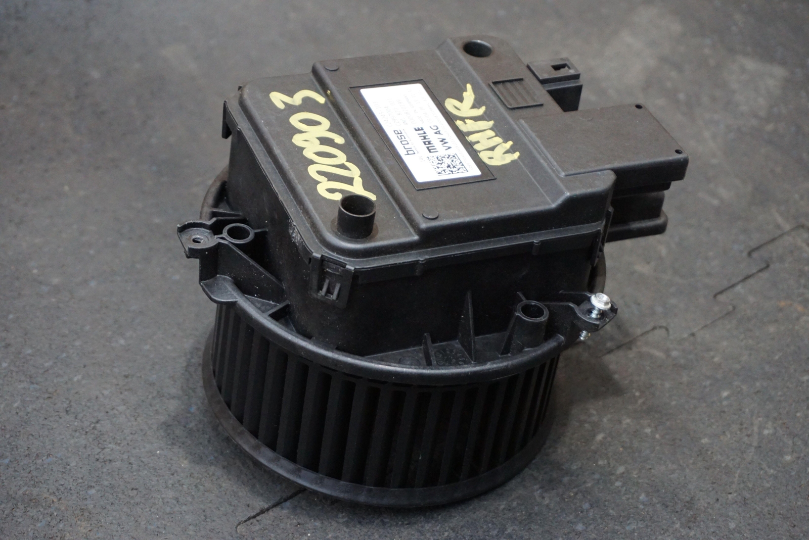 Front HVAC AC Heater Blower Motor Fan Assembly 4M1820021 Bentley Bentayga 16-20
