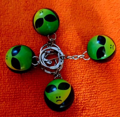 4-VINTAGE ROSWELL NEW MEXICO AREA-51 SCI-FI GREEN ALIEN KEYCHAINS NEW OLD STOCK