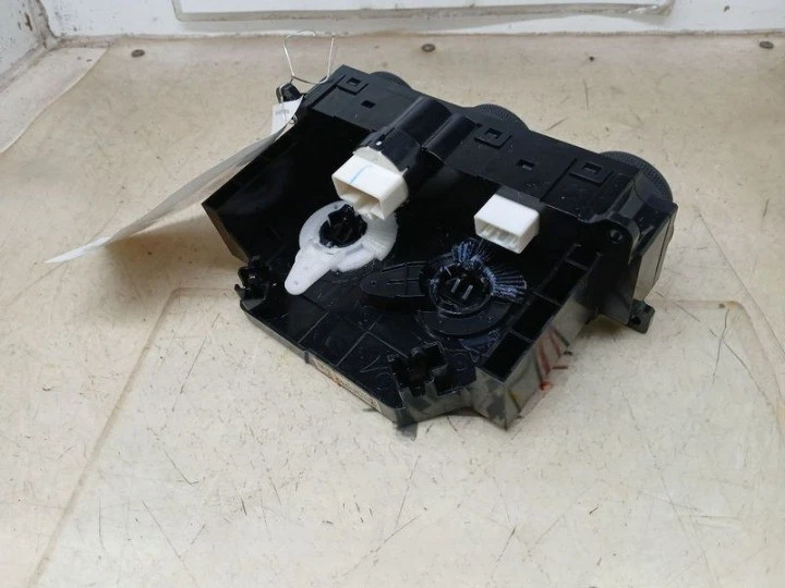 2014-2015 Subaru Forester Manual AC Heater Temperature Manual Climate Control - Image 2 of 4