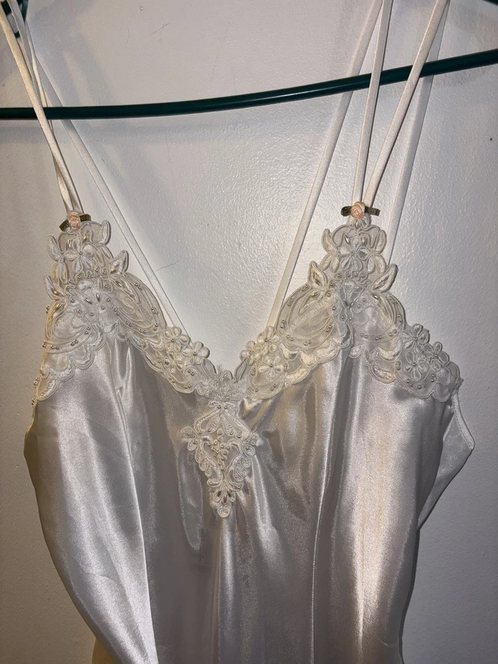 California Dynasty White Satin Beaded Gown Womens Small Bridal Women’s VTG Slip - Image 3 of 4