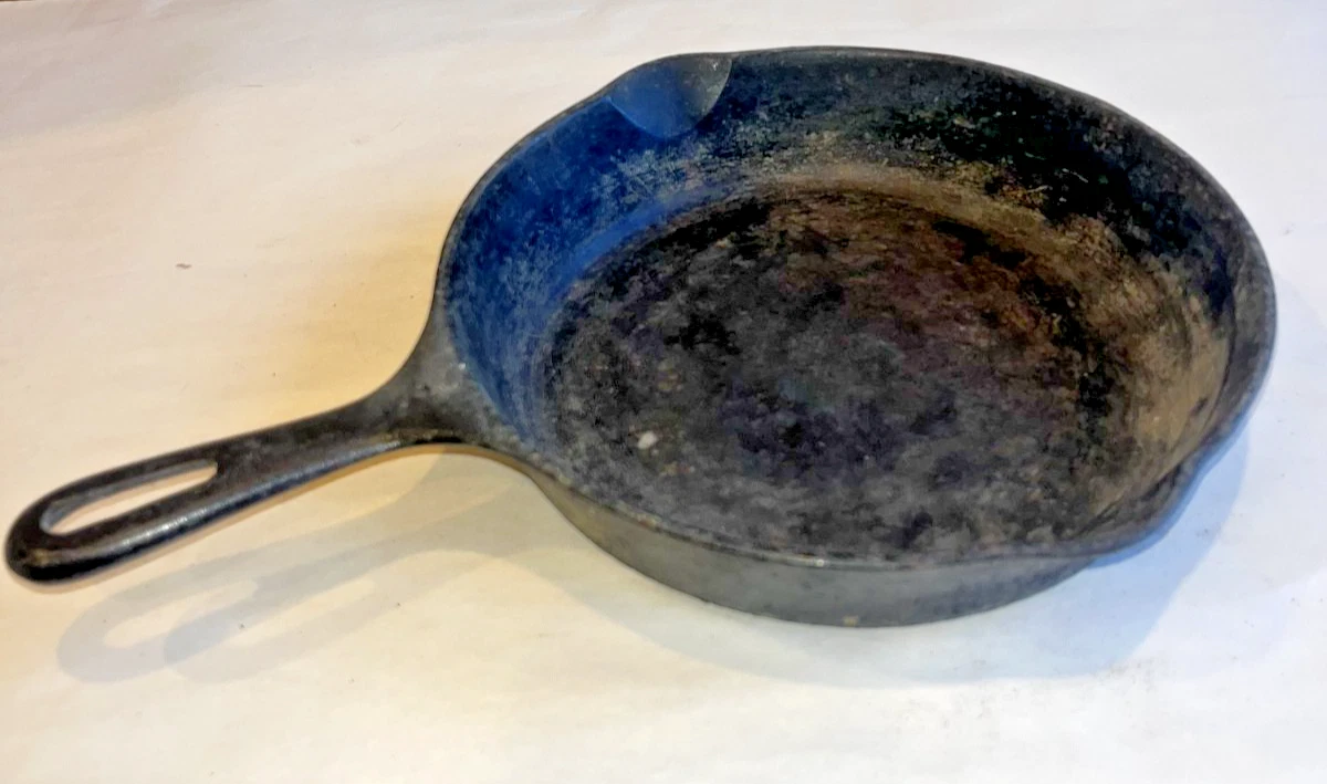 Vintage Decorative 10" Diameter Unrestored Hangable Cast Iron Skillet