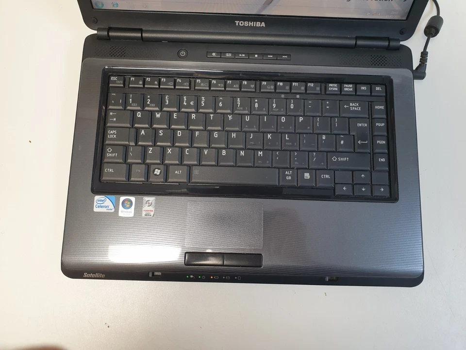 TOSHIBA SATELLITE L300  INTEL CELERON 250GB HDD 2GB RAM WINDOWS 7 - Image 2 of 4