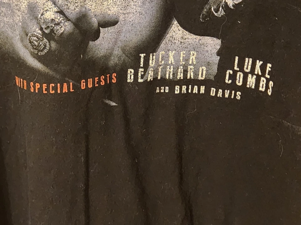 Camiseta de concierto Brantley Gilbert "The Devil Don't Sleep Tour" 2017 Foto 3 de 4