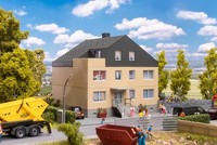 Faller 130755 | Mehrfamilienhaus Spur H0