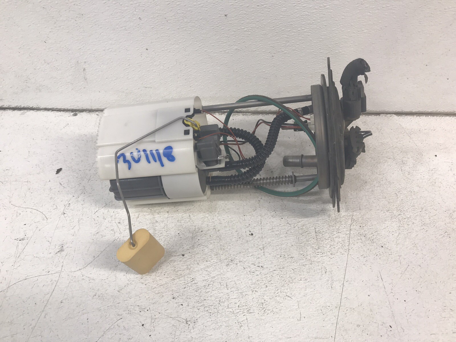 04-06 GMC Yukon Gas Fuel Pump Assembly 15120306 OEM 1798-06 for 