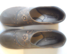 L'Artiste spring step women's slip on shoes leather with flower design size 38