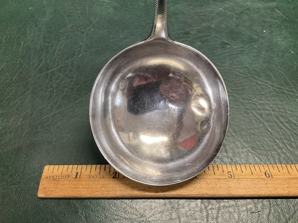 Antiguo cucharón inglés georgiano de plata ~ Londres 1782 con mono Foto 3 de 4