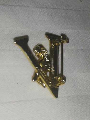 Vtg. Signed (Landau??? Lanvin???) CHERUB "V" GoldTone LAPEL PIN - Picture 8 of 11