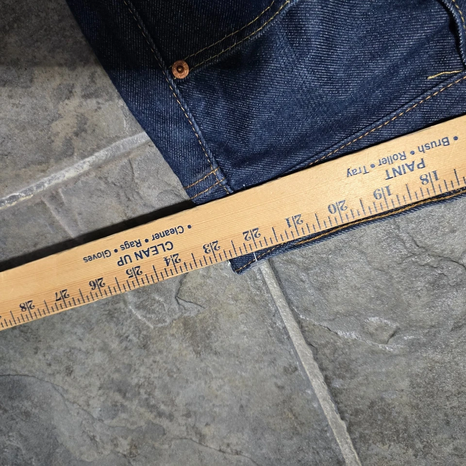 Pantalones de mezclilla Levis 501 para hombre 44x32 azul lavado oscuro botón recto mosca Foto 3 de 4