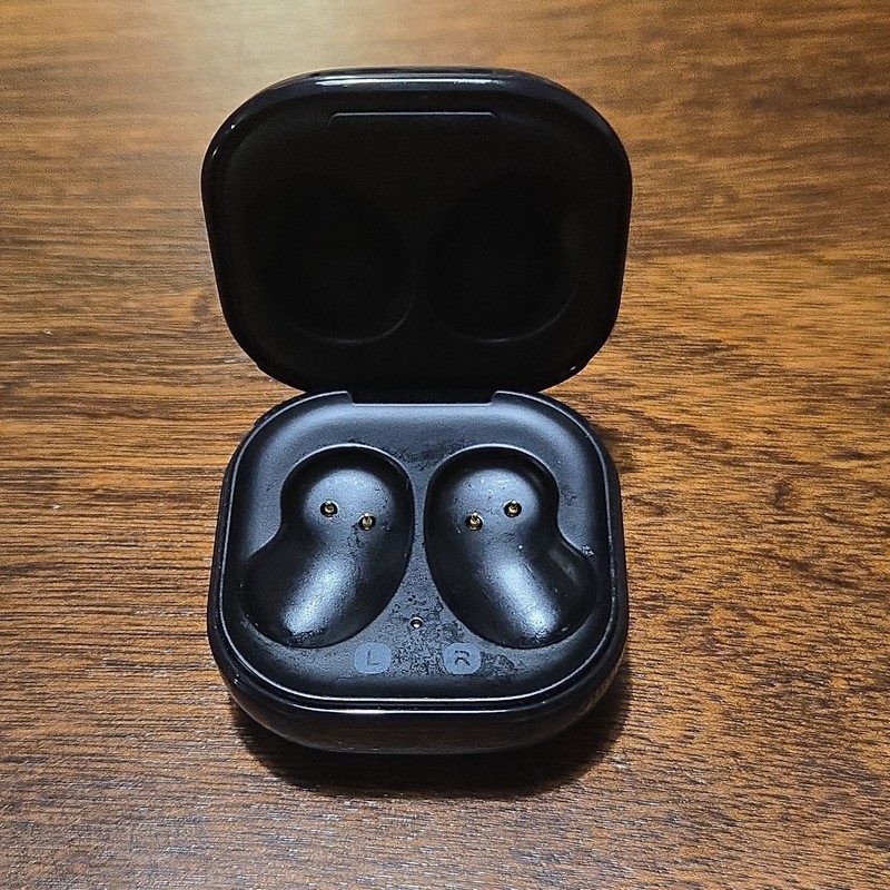 Samsung Black Wireless Bluetooth earbuds Sound by AKG Charging Case ONLY