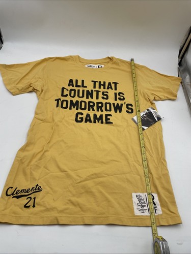 Roots of Fight Roberto Clemente The Great One T Shirt Baseball Retired Size M - Picture 3 of 3