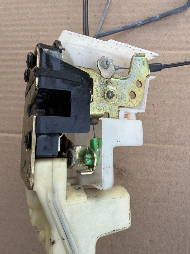 00-06 Mazda MPV Delantero Izquierdo Puerta del Conductor Pestillo Eléctrico Cerradura Actuador USADO OEM Foto 3 de 4