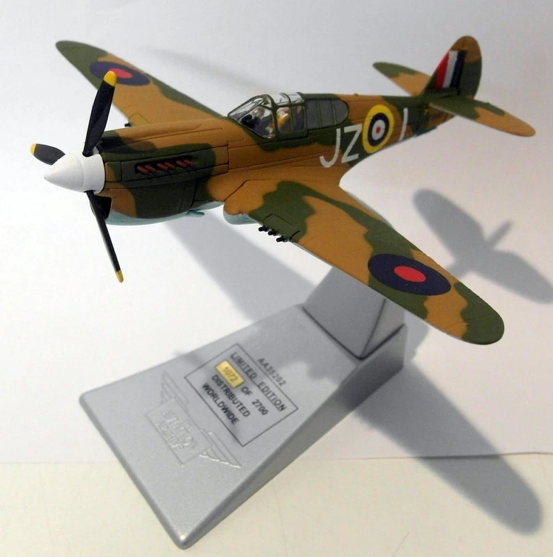 Corgi 1/72 Scale diecast AA35202 P40 Kittyhawk IA NZ3040 Johnnie Gibson NZ 1942 - Image 2 of 3