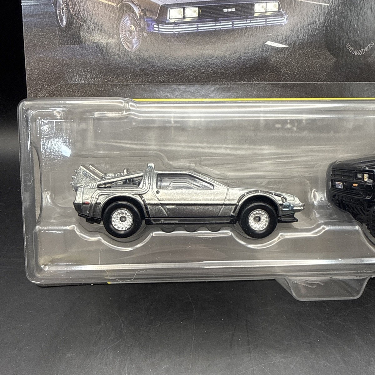 Hot Wheels - 2 Pack - Back To The Future Time Machine - '87 Toyota