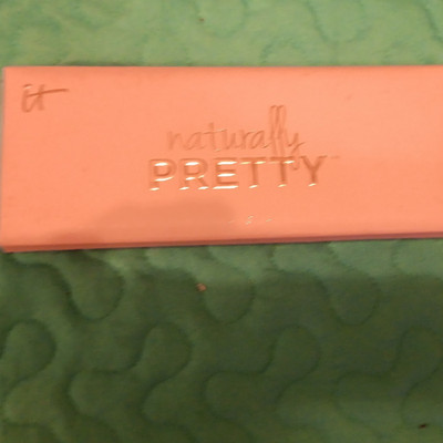 IT Cosmetics Naturally Pretty Matte Luxe Transforming Palette Pearl 0.28 oz