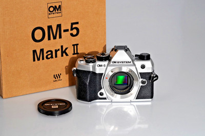 OM System OM-5 Mark II Gehäuse, silber OM5 II body, silver