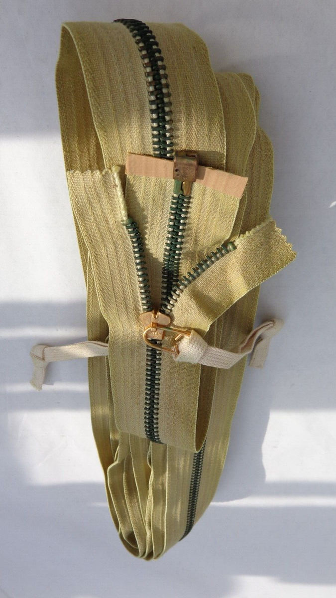 Vintage SCOVILL GRIPPER ZIPPER/USA 9mm Double Pull Zipper, Natural, 304 Vintage SCOVILL GRIPPER ZIPPER/USA 9mm Double Pull Zipper, Natural, 304