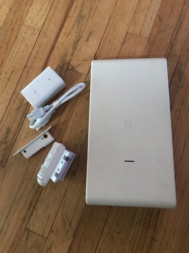 Ubiquiti Networks UAP-AC-M-PRO With Mounting Hardware & power injector