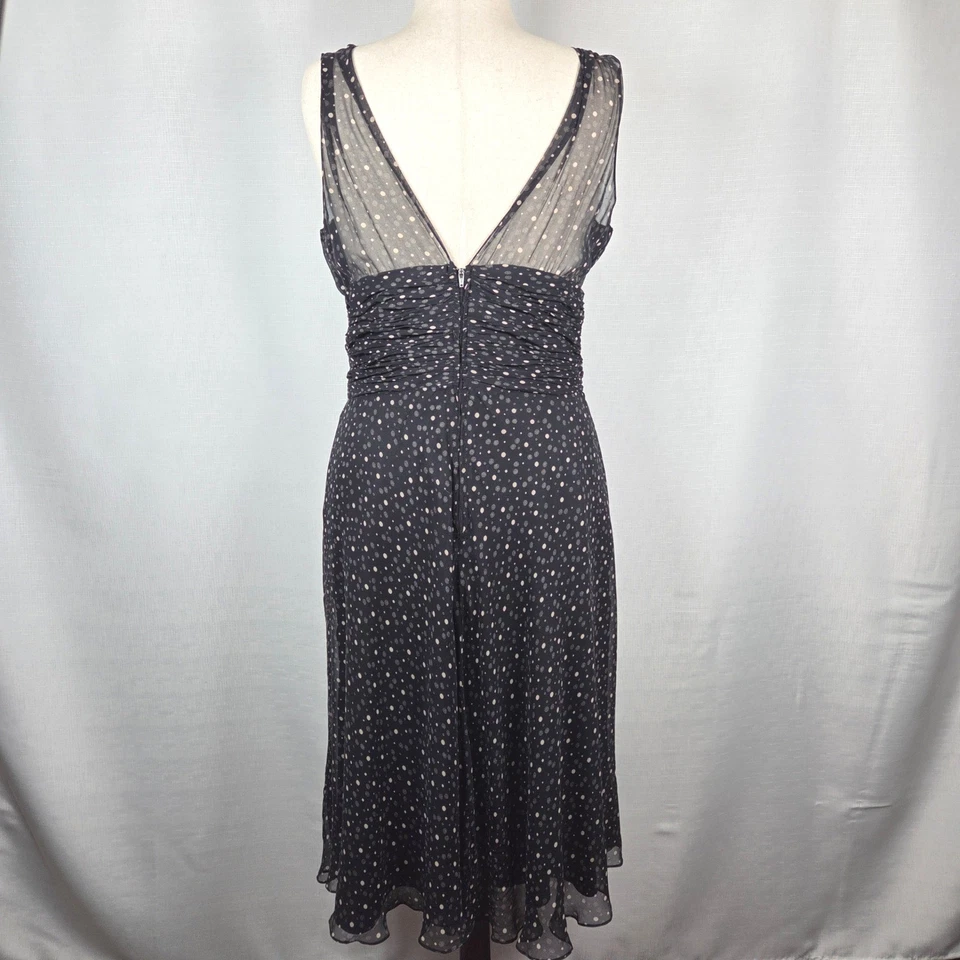 Vestido de seda White House Black Market tamanho 14 bolinhas gola V fada caprichodo - Imagem 3 de 4