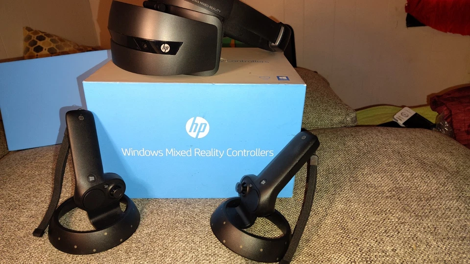 Mixed Reality Controlers VR Headset - Image 2 of 2