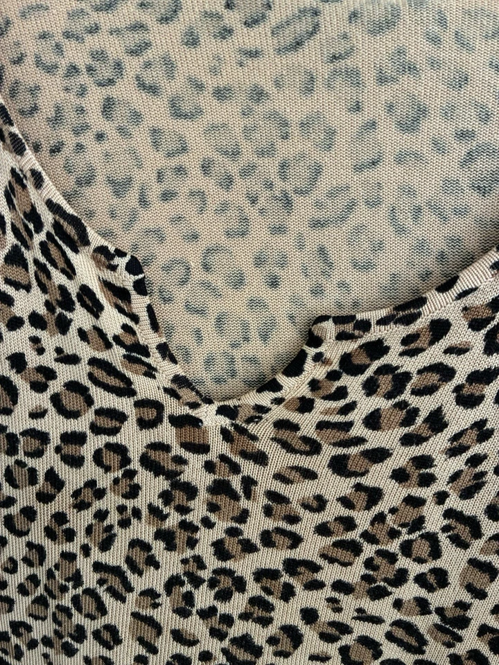 Maggie Barnes Women's 4X Leopard Animal Print V-Neck Tunic Sweater Casual Travel - Image 4 of 4