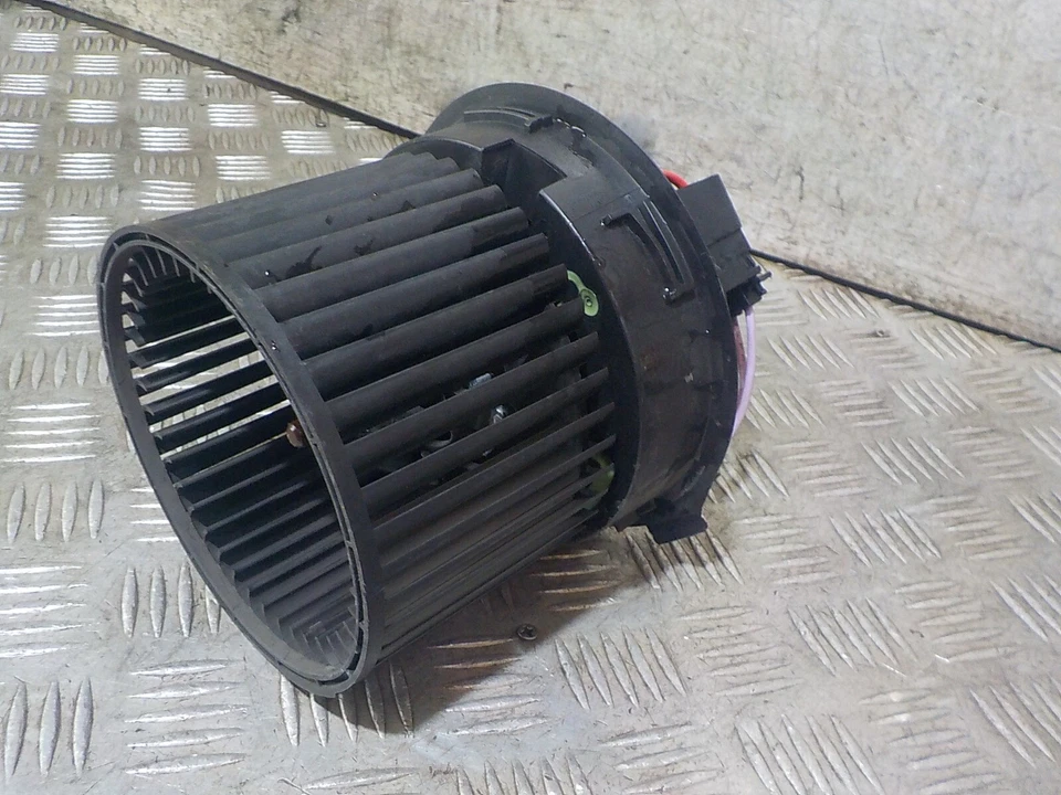 RENAULT CLIO MK4 1.5 HEATER BLOWER FAN MOTOR ASSEMBLY T1029527H 2015 - Image 4 of 4
