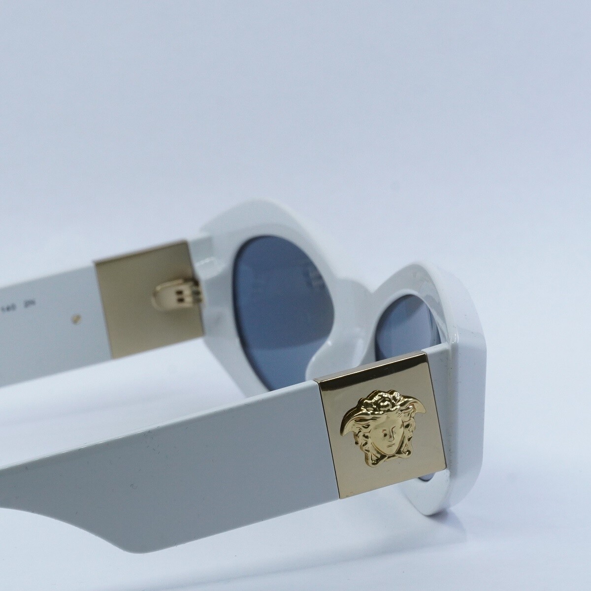 VERSACE イレキュラフレムサンクラス 0VE4466U 546280 Versace VE4466U Sunglasses | LensCrafters