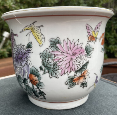 Butterfly Garden Design on Pottery: Transform Your Space