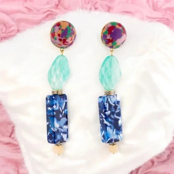 PENDIENTES LELE SADOUGHI PIEDRA APILADA - AZUL OCÉANO. Venta al por menor $195 Foto 4 de 4