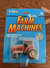 ERTL  Replica Farm Machines 1:64 Diecast Metal Case International 7130 Tractor