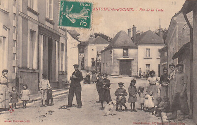 37 CPA ST ANTOINE DU ROCHER - Rue de la poste