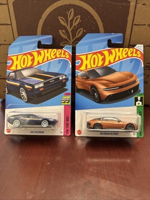 (2) Hotwheels DMC Delorean/ Delorean Alphas Past And Present Models Read Descrip
