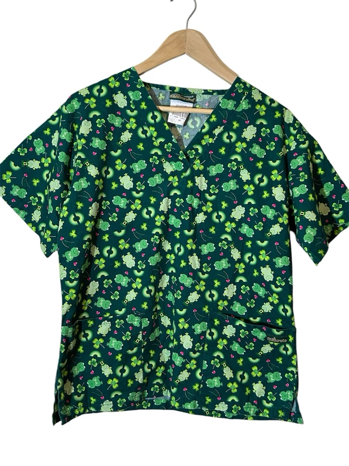 Blusa esfoliante feminina UA Scrubs St. Patrick's Day - verde - Tamanho XS - Imagem 4 de 4
