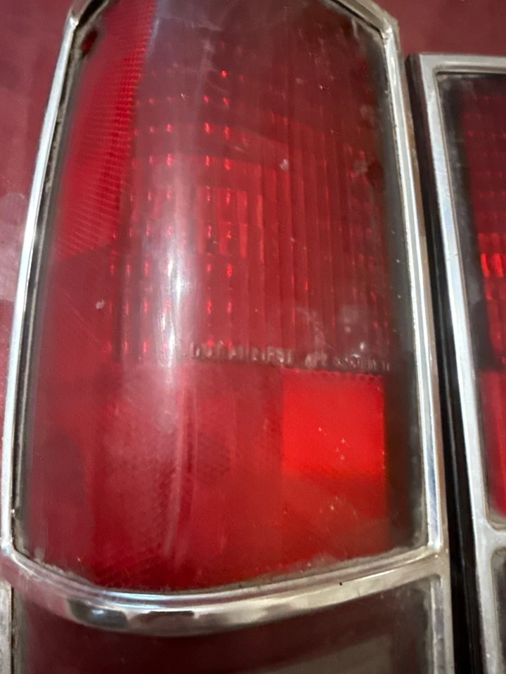 1982 1993 Chevy S10 GMC S15 Sonoma 1994 Blazer Jimmy OEM Taillight Assembly - Image 3 of 4