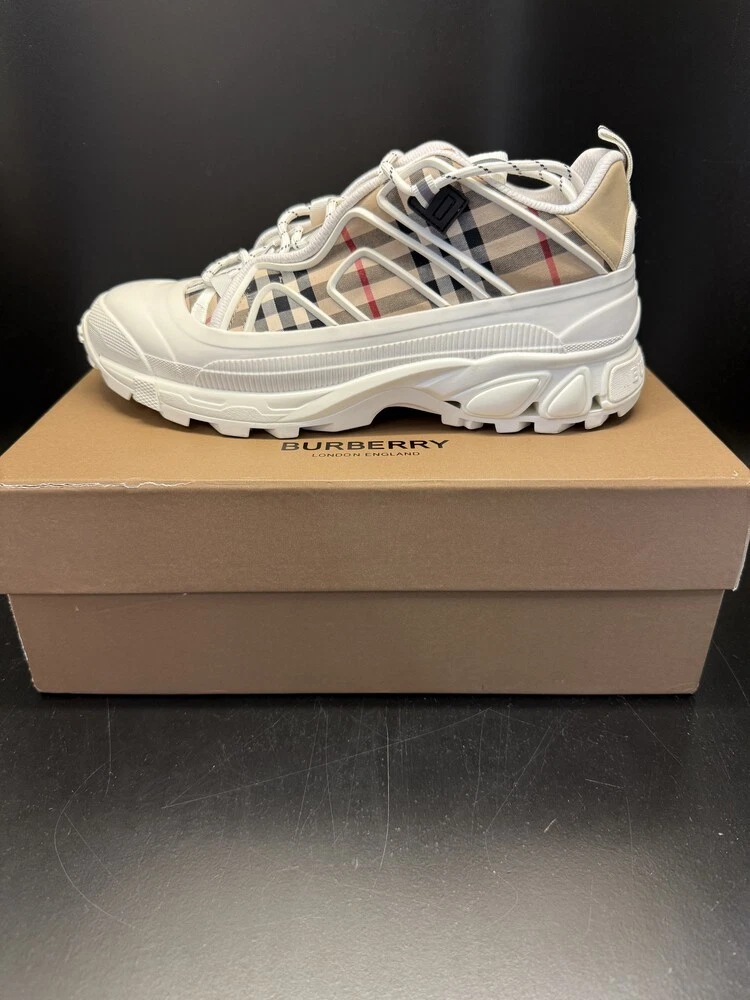 Burberry bianco arthur taglia 10 1 2 in scatola con sacchetto antipolvere