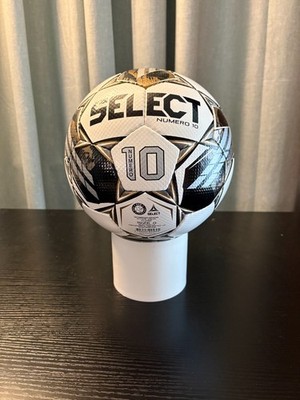 Select Numero 10 Size 4 soccer ball
